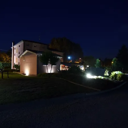 Agrialloggi La Palazzina Bed & Breakfast